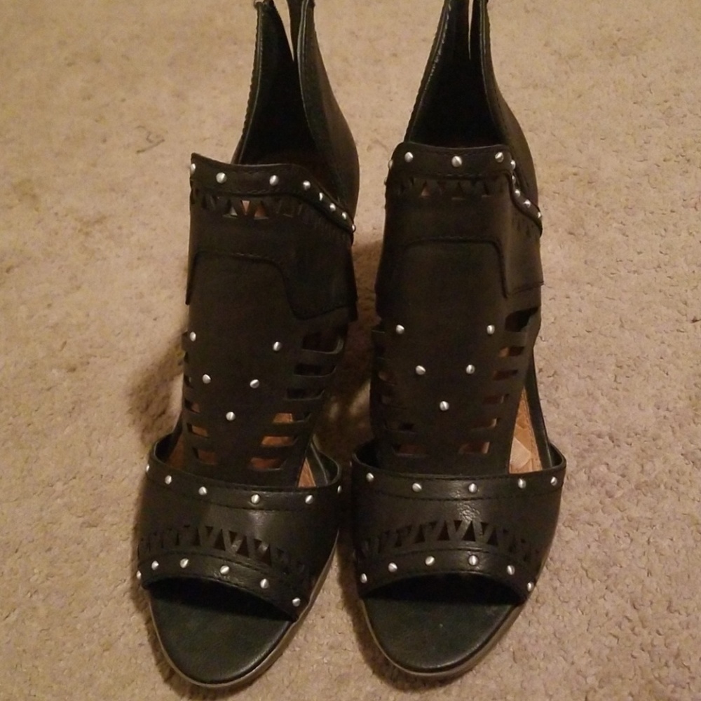 Womens black heels
